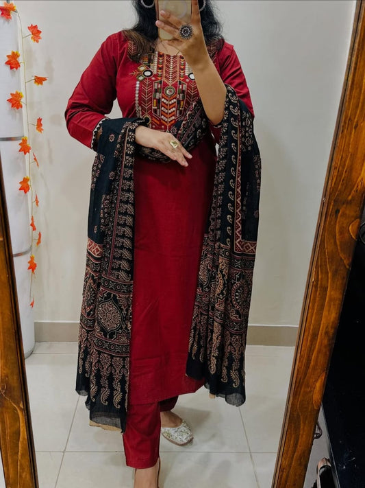 Elegant Red Cotton Kurta Pant Set with Black Ajrakh Dupatta for Women